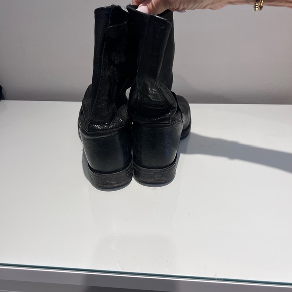 Good condition black leather boots. - Picture 5 of 8